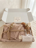 Niddo Earth Kraamcadeauset – Gebreide Katoenen Wikkeldeken 80x100 cm, Muts & Baby Kam- en Borstelset met Geitenhaar – Beige