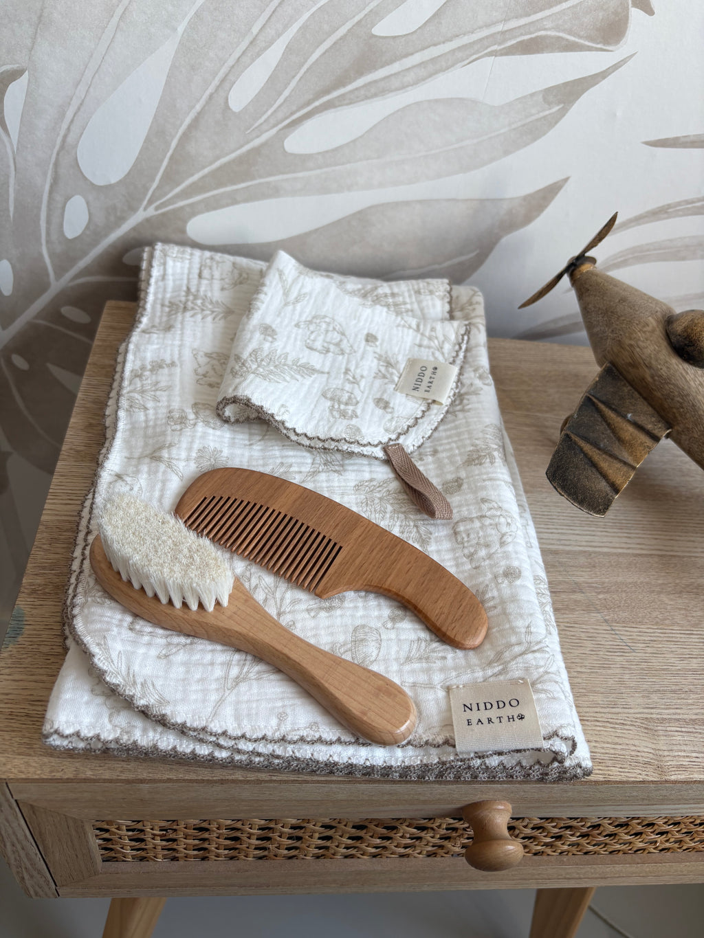 Kraamcadeau Baby Set | Mousseline Hydrofiel badlaken 80x80 incl. washandje met Borstel & Kam.