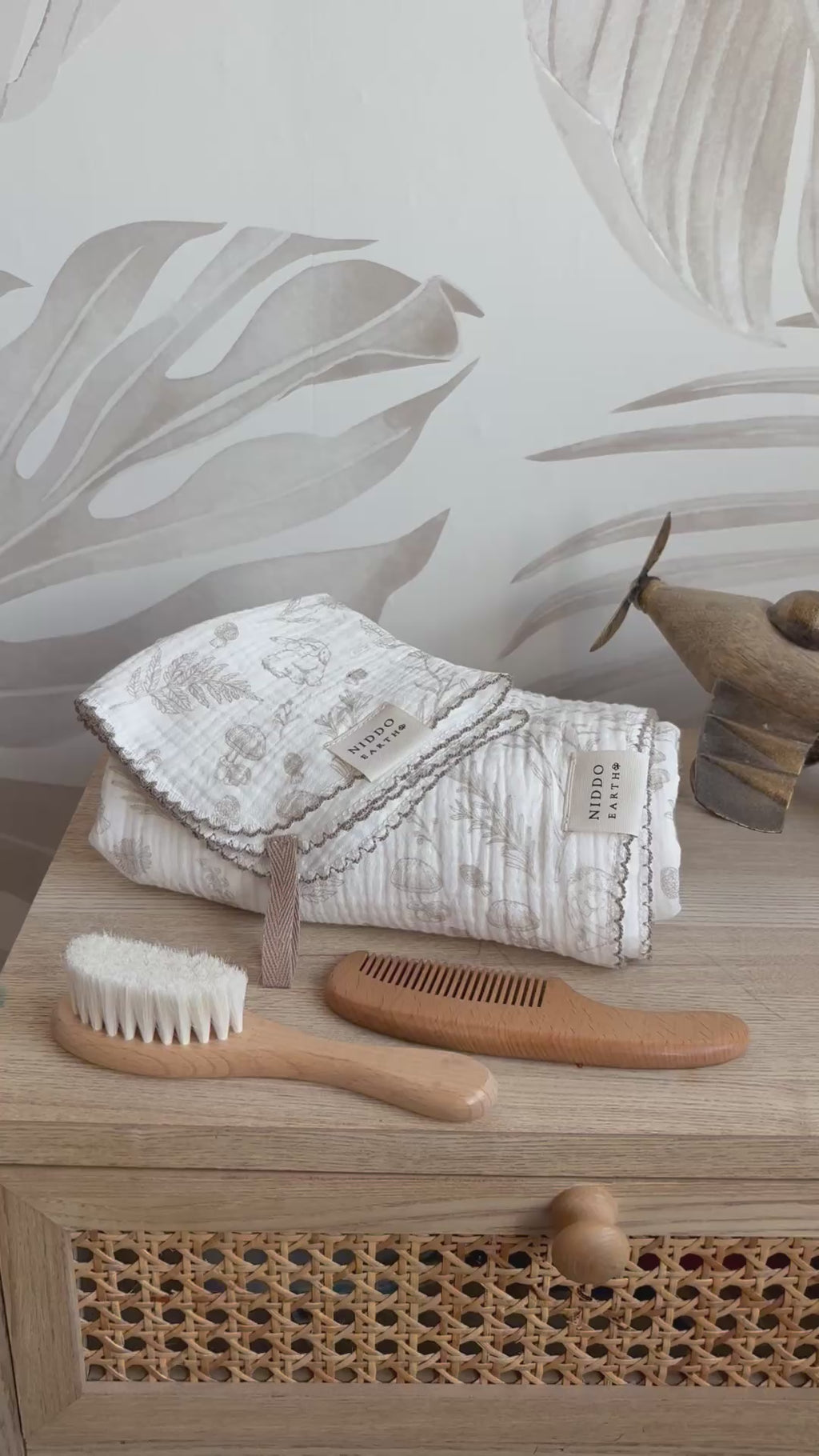 Kraamcadeau Baby Set | Mousseline Hydrofiel badlaken 80x80 incl. washandje met Borstel & Kam.