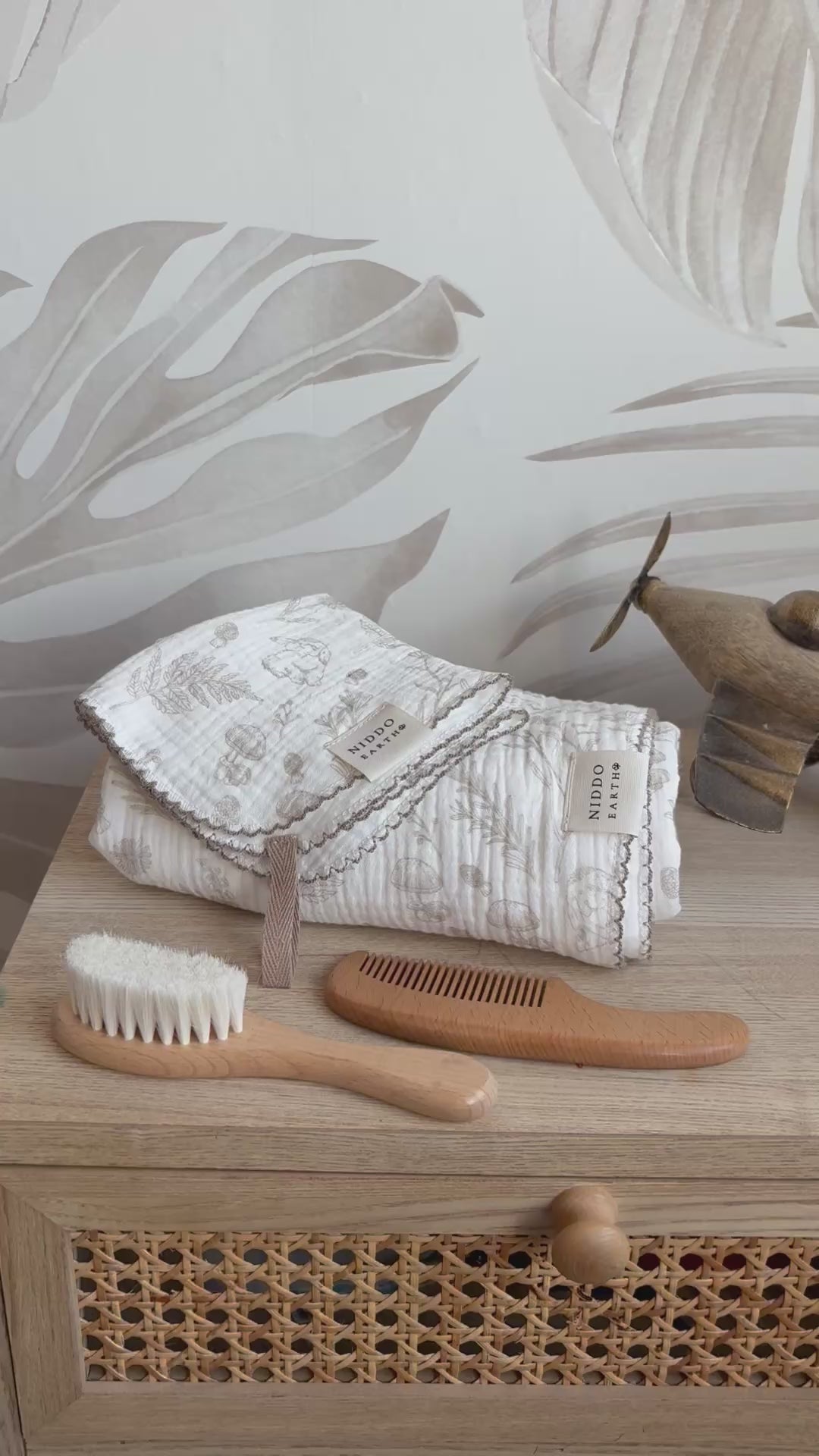 Kraamcadeau Baby Set | Mousseline Hydrofiel badlaken 80x80 incl. washandje met Borstel & Kam.